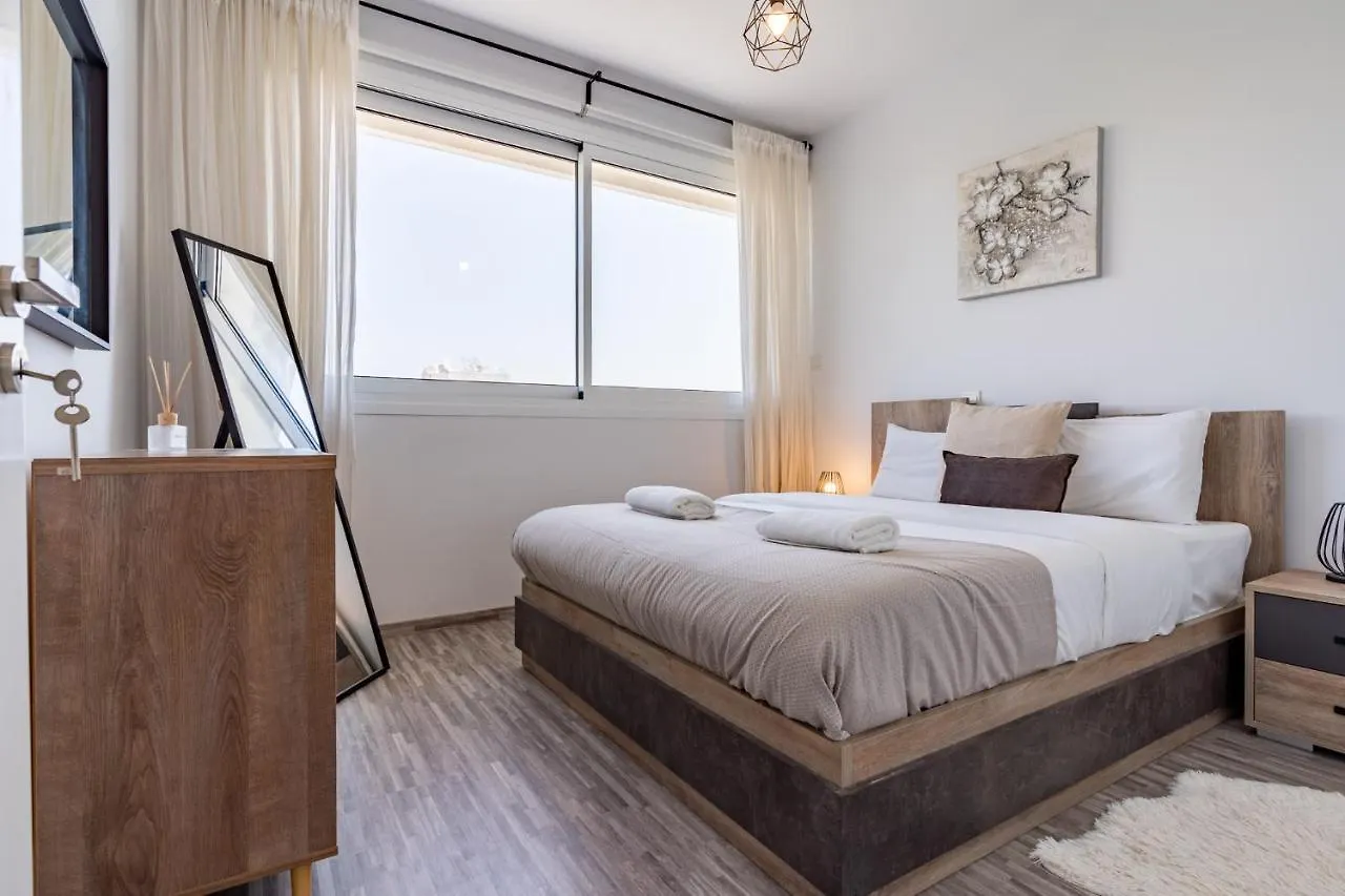 Grace 2-Bedroom Apartment In ラルナカ 0*,