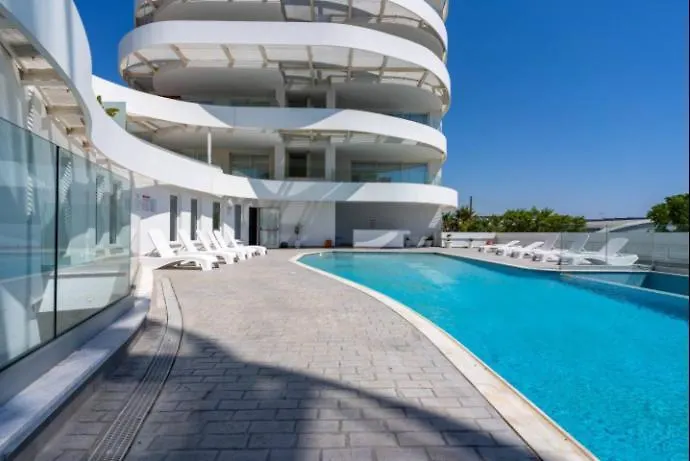 Grace 2-Bedroom Apartment In Larnaca Cipro
